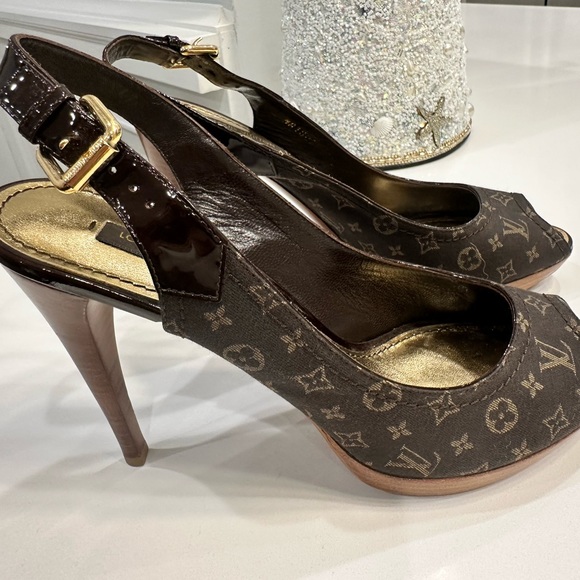 Louis Vuitton, monogram, Peep Toe, Sling Back, high heel With gold hardware. - Picture 11 of 11